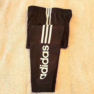 Adidas Jogger kids size small (7/8)